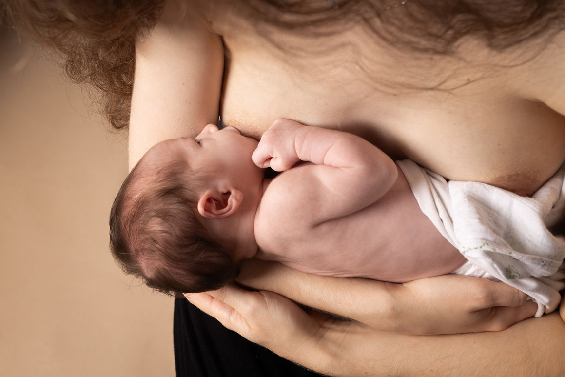 Sécurité et confort du nouveau né en séance photo