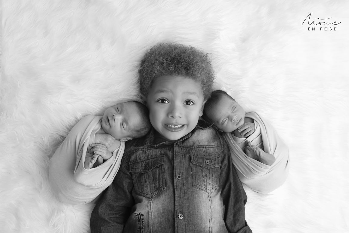 photo de nouveau né jumeaux