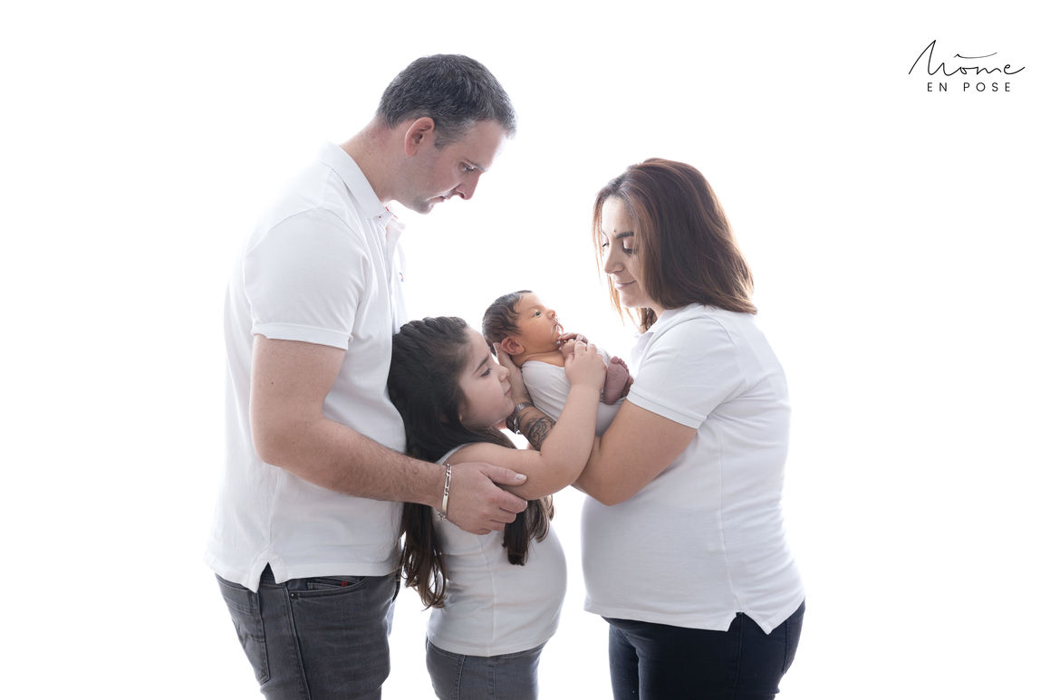 Photo de naissance en famille